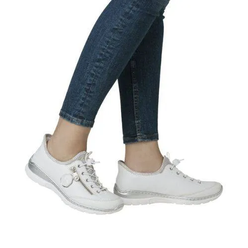 L32F1 Slip-On Sneaker