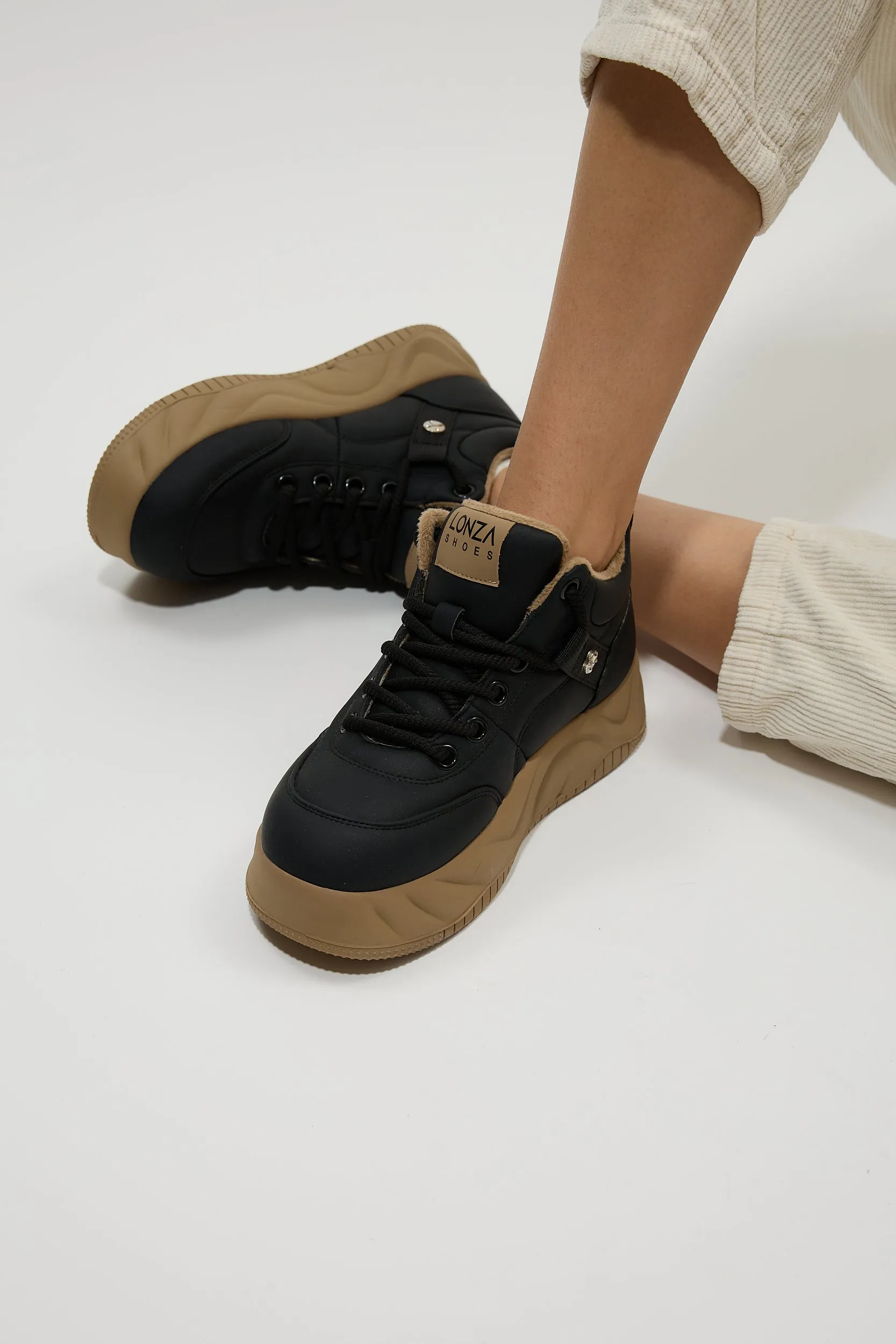 Obelia Black
